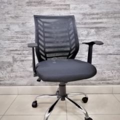 Кресло Barneo K-138 для персонала (черная ткань черная сетка) в Губкинском - gubkinskiy.mebel24.online | фото 1